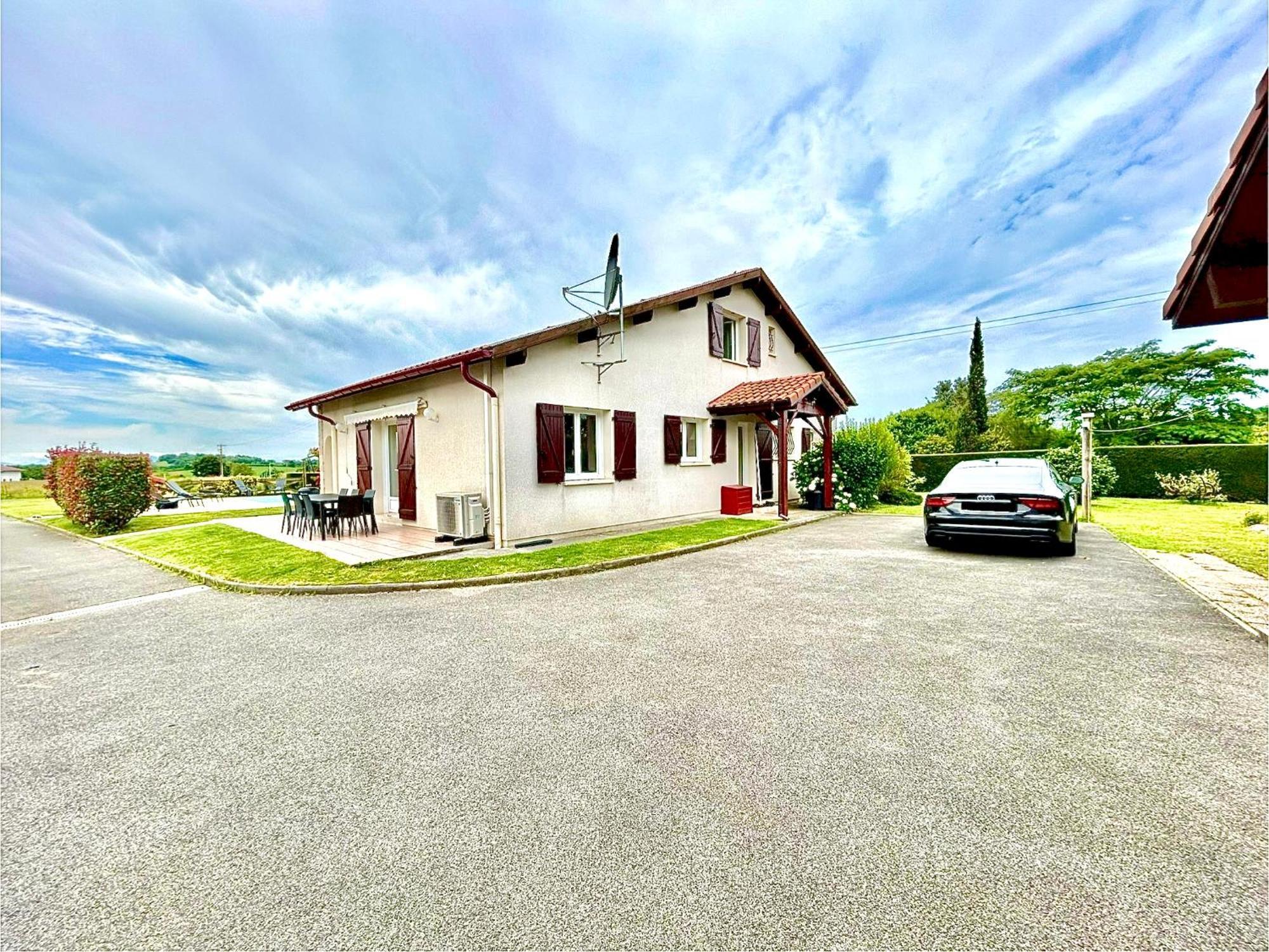 Villa La Landaise Avec Piscine Saubrigues